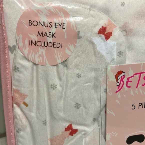 NEW! BETSEY JOHNSON QUEEN SIZE PINK CHRISTMAS TREES WITH BOWS SHEET SET - Picture 2 of 7